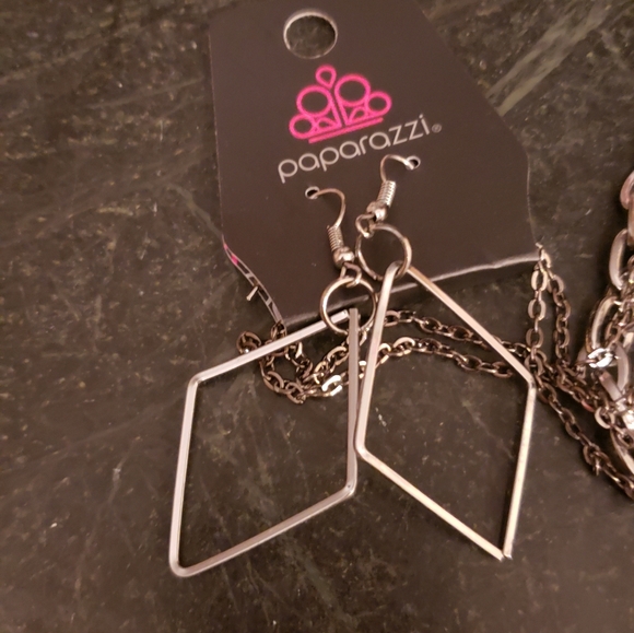 ** Clearance ** Paparazzi Geometric Necklace and Earrings Set - Picture 3 of 3